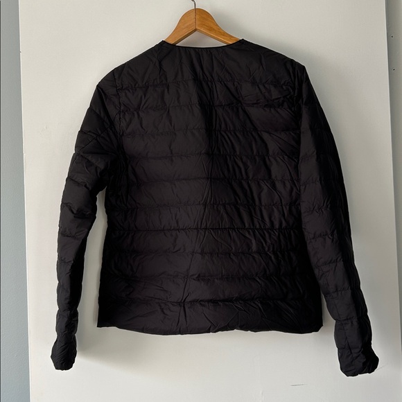 Uniqlo woman  Black down Lightweight Puffer Jacket size Small - Picture 2 of 4